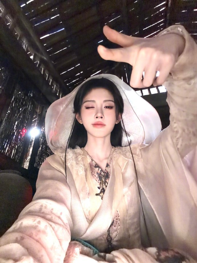 鞠婧祎wuhu中秋快乐鞠婧祎中秋古装live 鞠婧祎中秋古装live，鞠婧祎说：