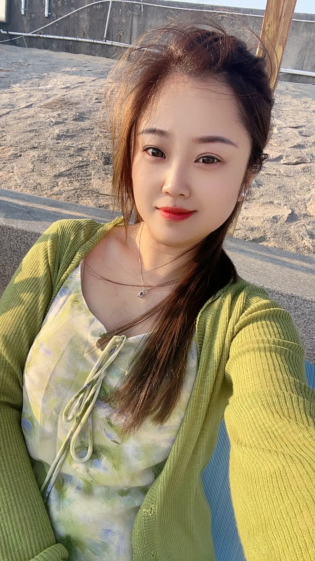 有一天你尝尽了社会的无情金钱的压力 爱情的不堪 人性的险恶 你终会明白...