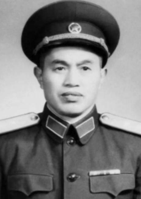 1969年，兰州军区司令员皮定均视察张掖时，发现当地女人不穿裤子，村干部尴尬道：