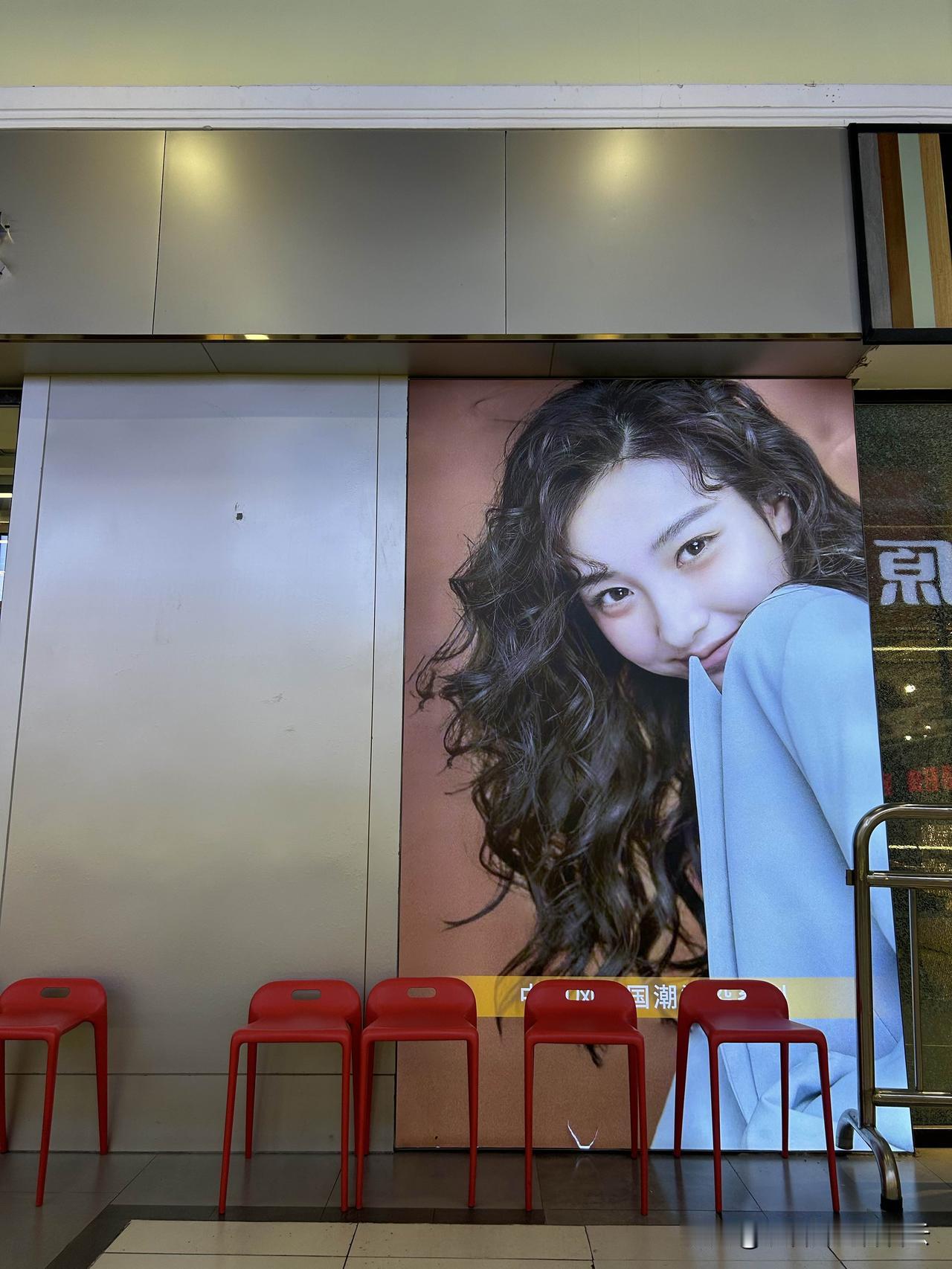 忽然之间领悟到，

做自媒体这件事本身就是一场持久战的过程！

看到持久战这三个