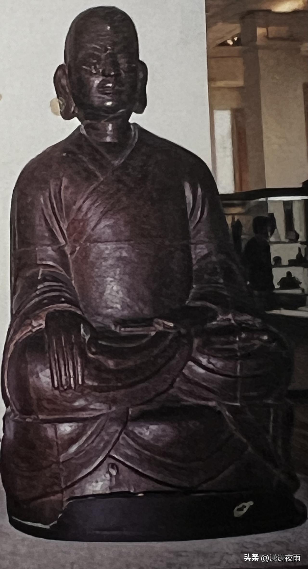 目前网络热搜话题是北京观复博物馆供奉的一尊宋代铜铸罗汉坐像所引发的社会关注，本文