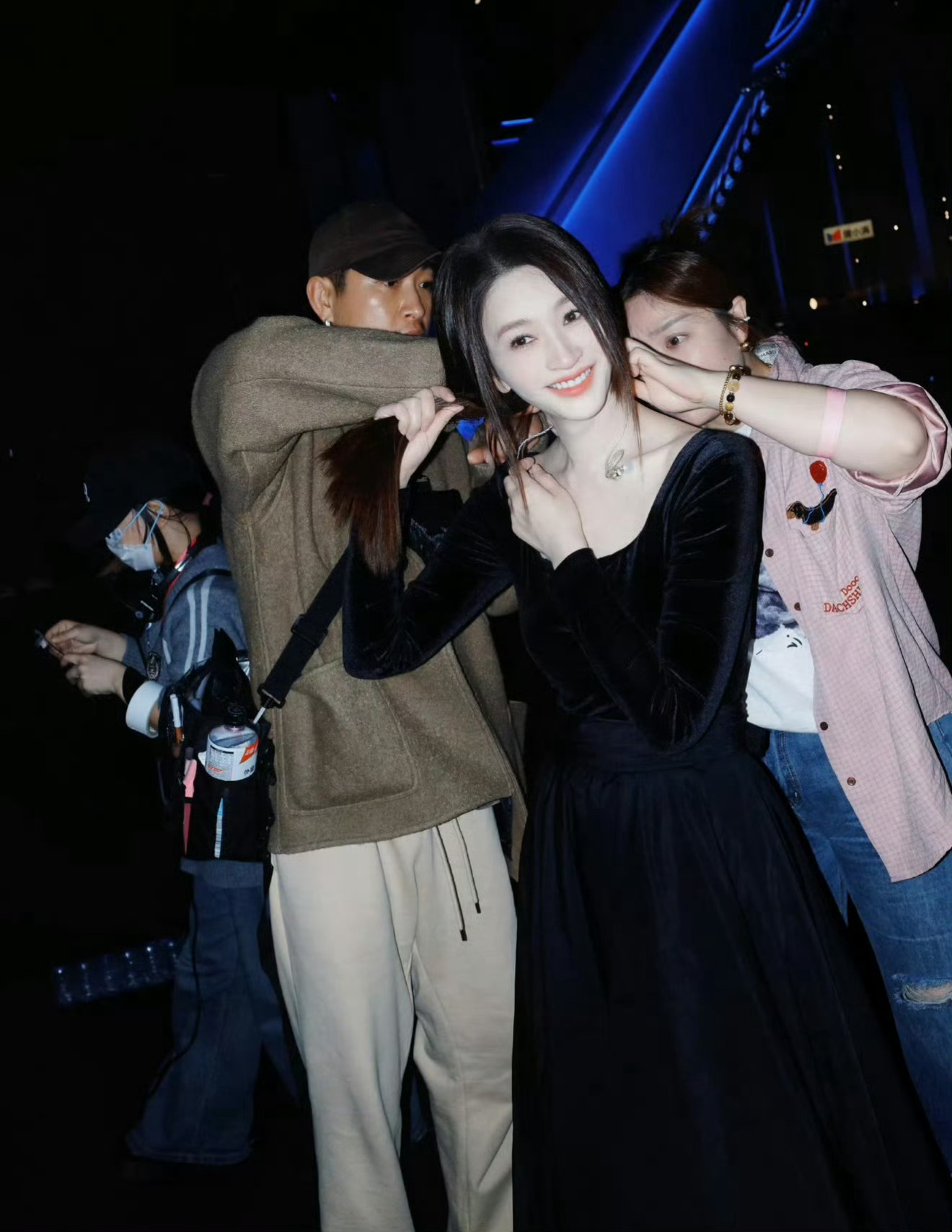 李小冉我P都不敢P这么白岁月不败美人！这状态我给满分，这皮肤状态真是让人羡慕