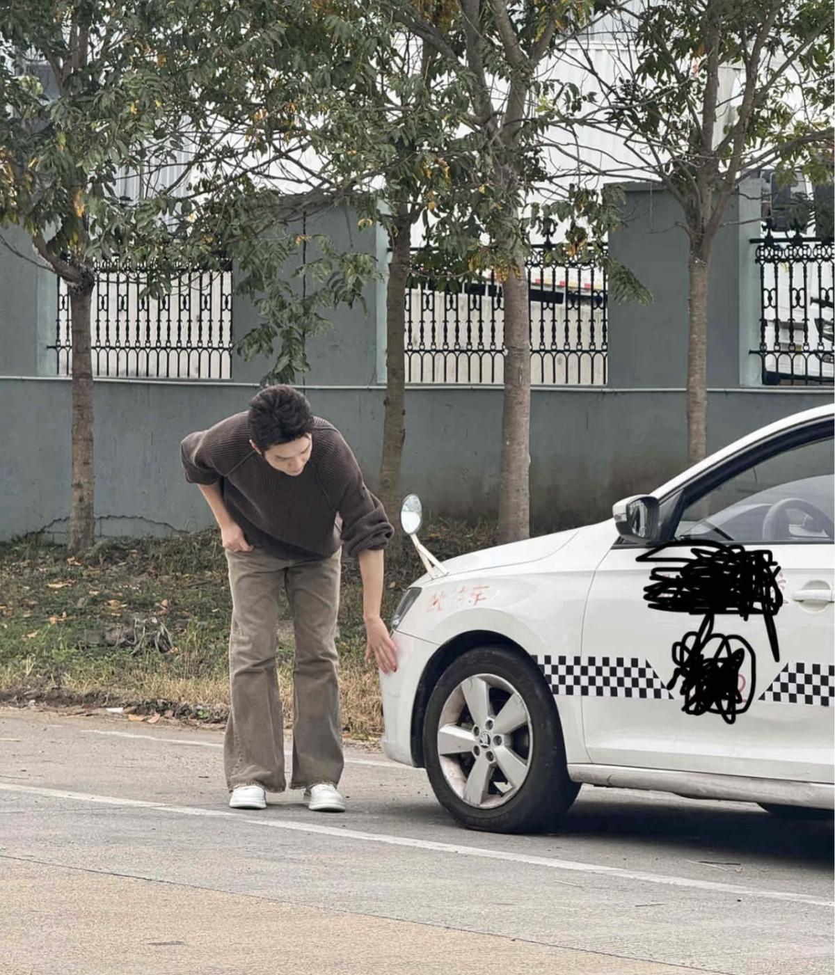 李佳琦科目三又挂了[捂脸]短短十几秒几乎记录了佳琦考试全程，早起妆发考科三，结果