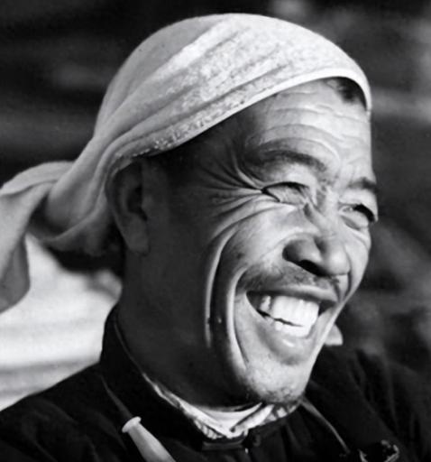 1986年，陈永贵病逝，大寨搭了灵棚，昔阳县领导：不拆，就不去祭奠。在得知此事后