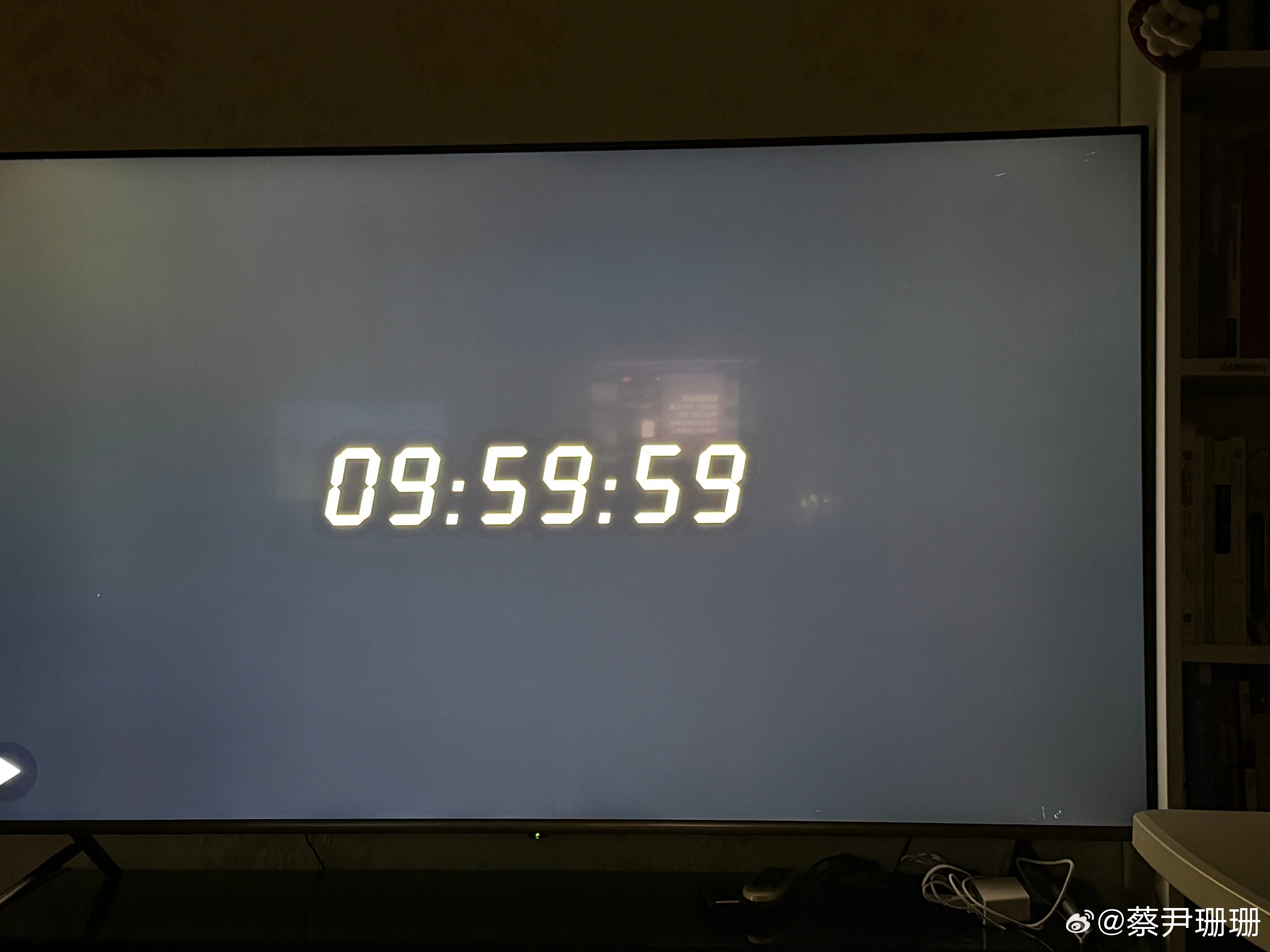 还有人知道我在看什么吗？这会是我第四次看这个系列了，24，我最爱的美剧之一，因为