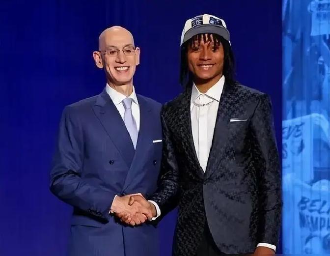 被火箭踢走40天后，他场均38分杀疯了
 
3月3日，安大略快船打斯托克顿国王，