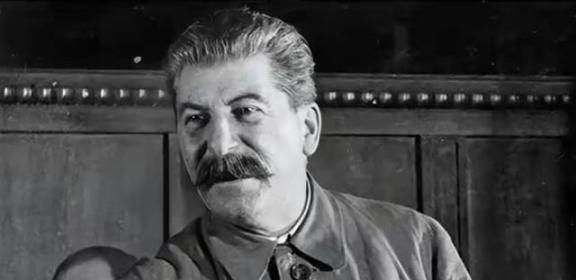 斯大林到底有多让人害怕？咱就这么说，世界上从来没有一个领袖，能像斯大林那样，对自