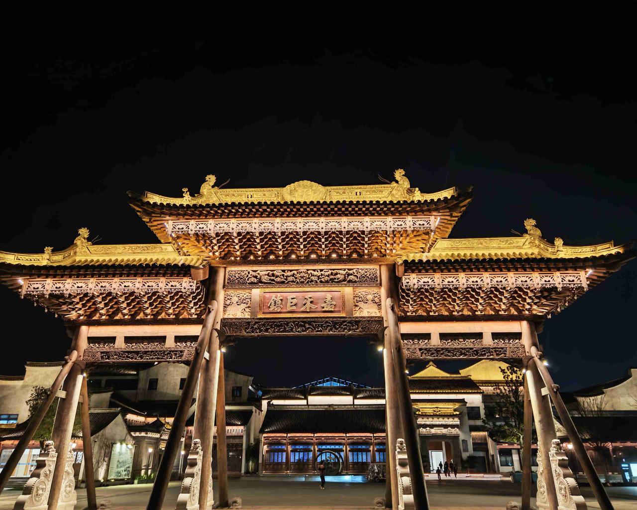 今日濮院时尚古镇。
濮院时尚古镇给我带来感觉就是很惊讶，号称耗资200亿，可是里