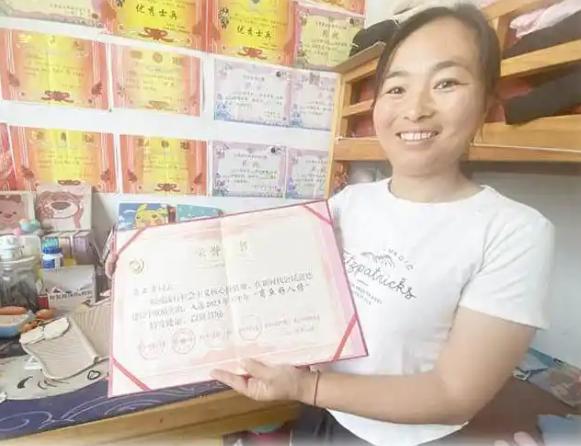 河南1男子意外离世，不久后，妻子也丢下5个孩子悄然离去。弟媳心生可怜，不听丈夫劝