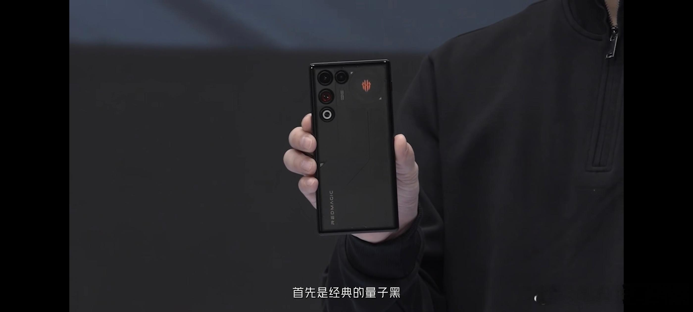 红魔11Air 实机外观，感觉黑色的更酷，白色的背部亮灯不显眼，最后是这个银色，