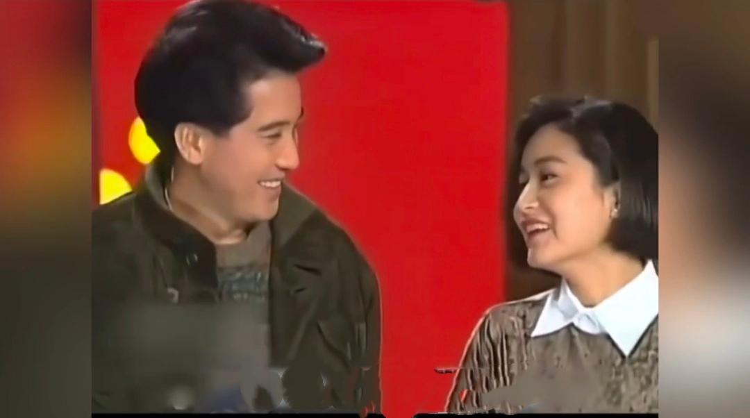 林青霞说话真实在，她与秦汉拍吻戏
，由于机位错开的原因，秦汉就没有真吻林青霞。林