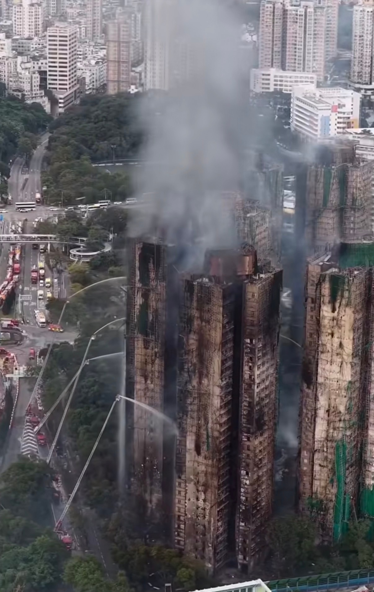 香港大火已致94人遇难太沉痛了，没想到伤亡人数还在增加，愿救援工作更顺利些吧，少