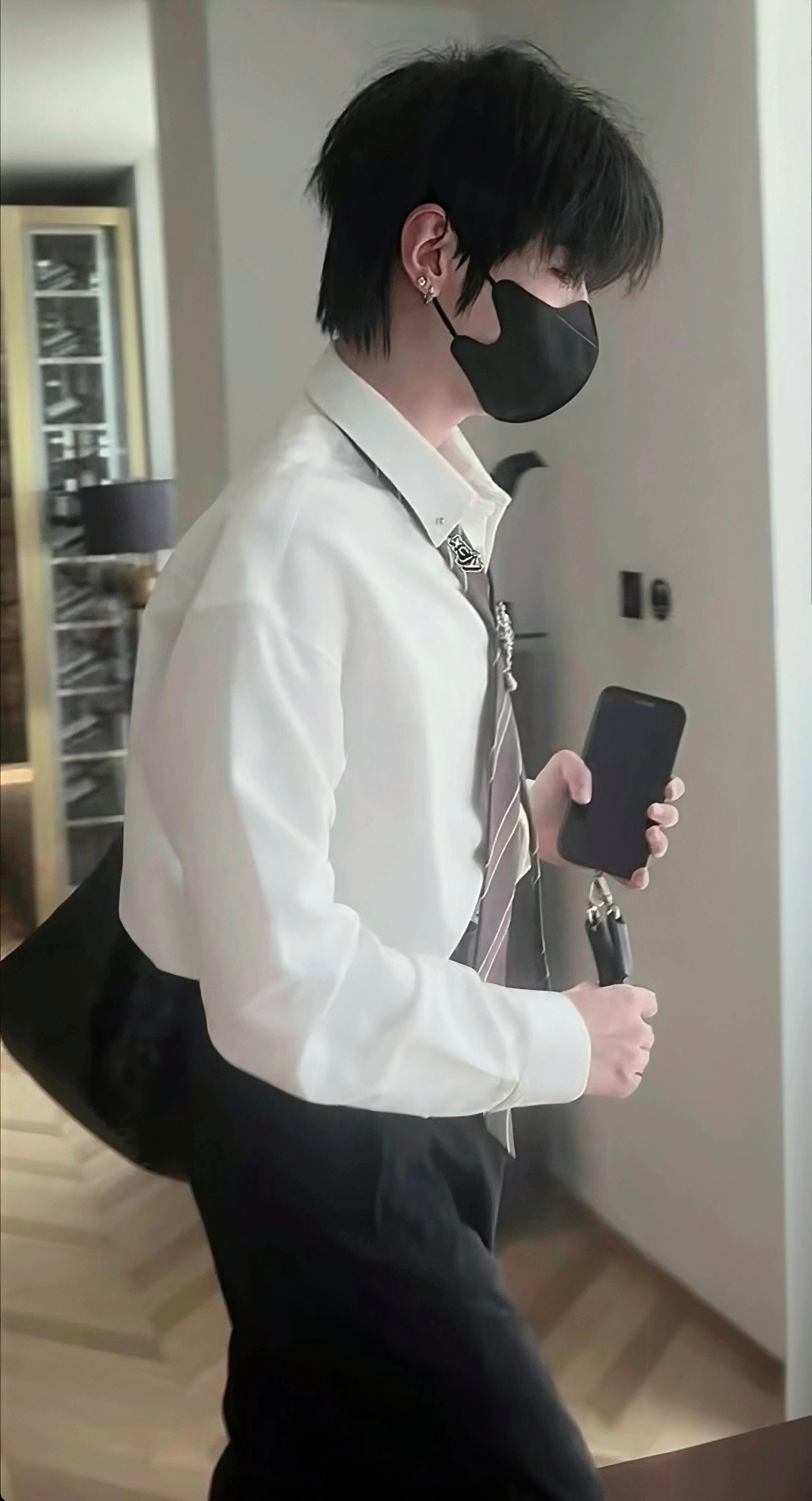 这个学长和学弟的风格，不能拍个抖嘛，别浪费这么好的妆造 