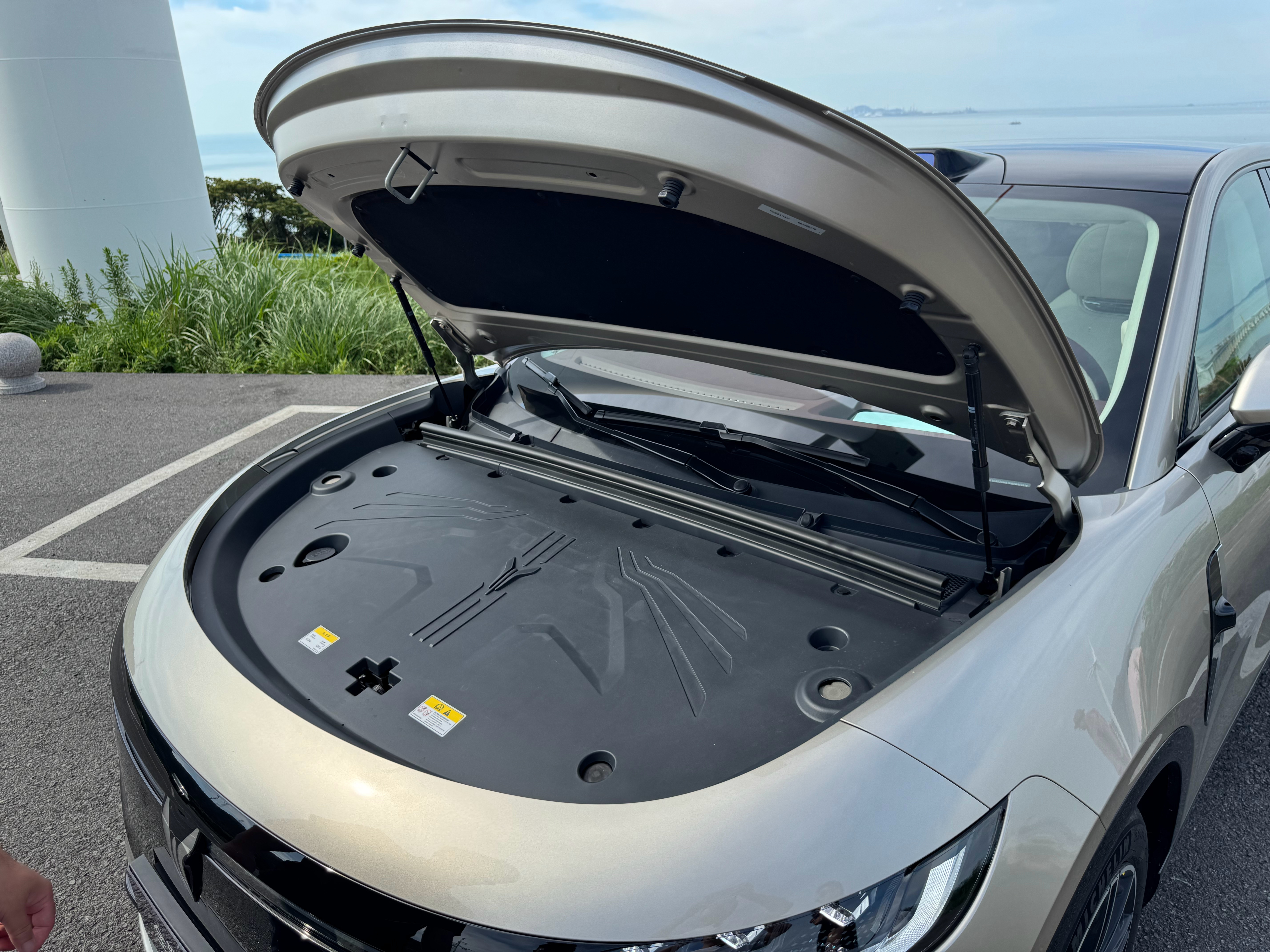 有无前备箱，与车头长短无关[吃瓜] ​​​