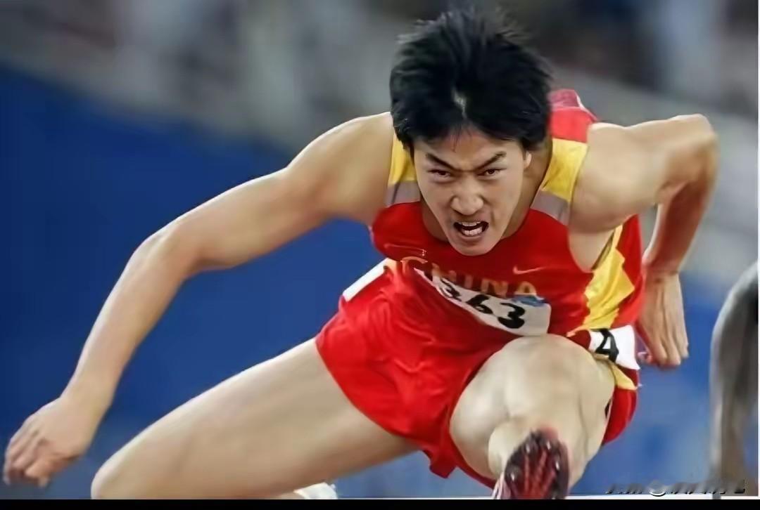 被逼到网上的“飞人翔”，维权只剩“曝光”一条路的法治社会，为何有人绕过正规渠道，