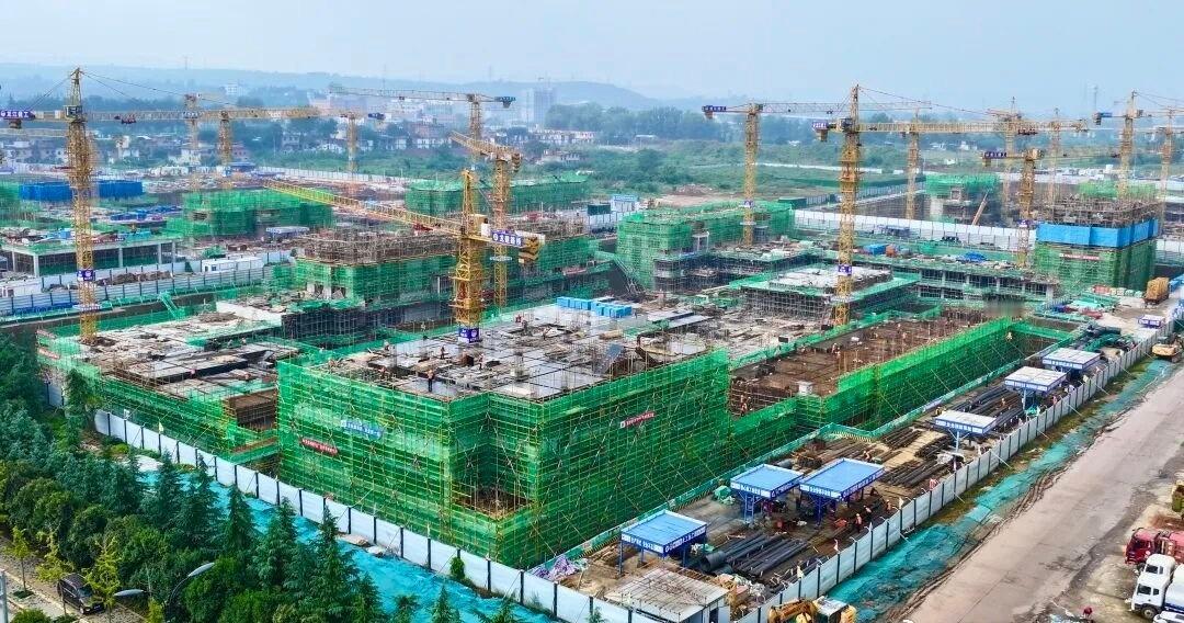 【拔地而起！洛阳新能源产业园城中村改造项目（一期）建设加速跑】
10月16日，洛