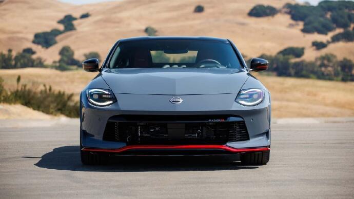 日产小GTR Z Nismo明年引入国内，3.0 V6双涡轮增压发动机，最大功率