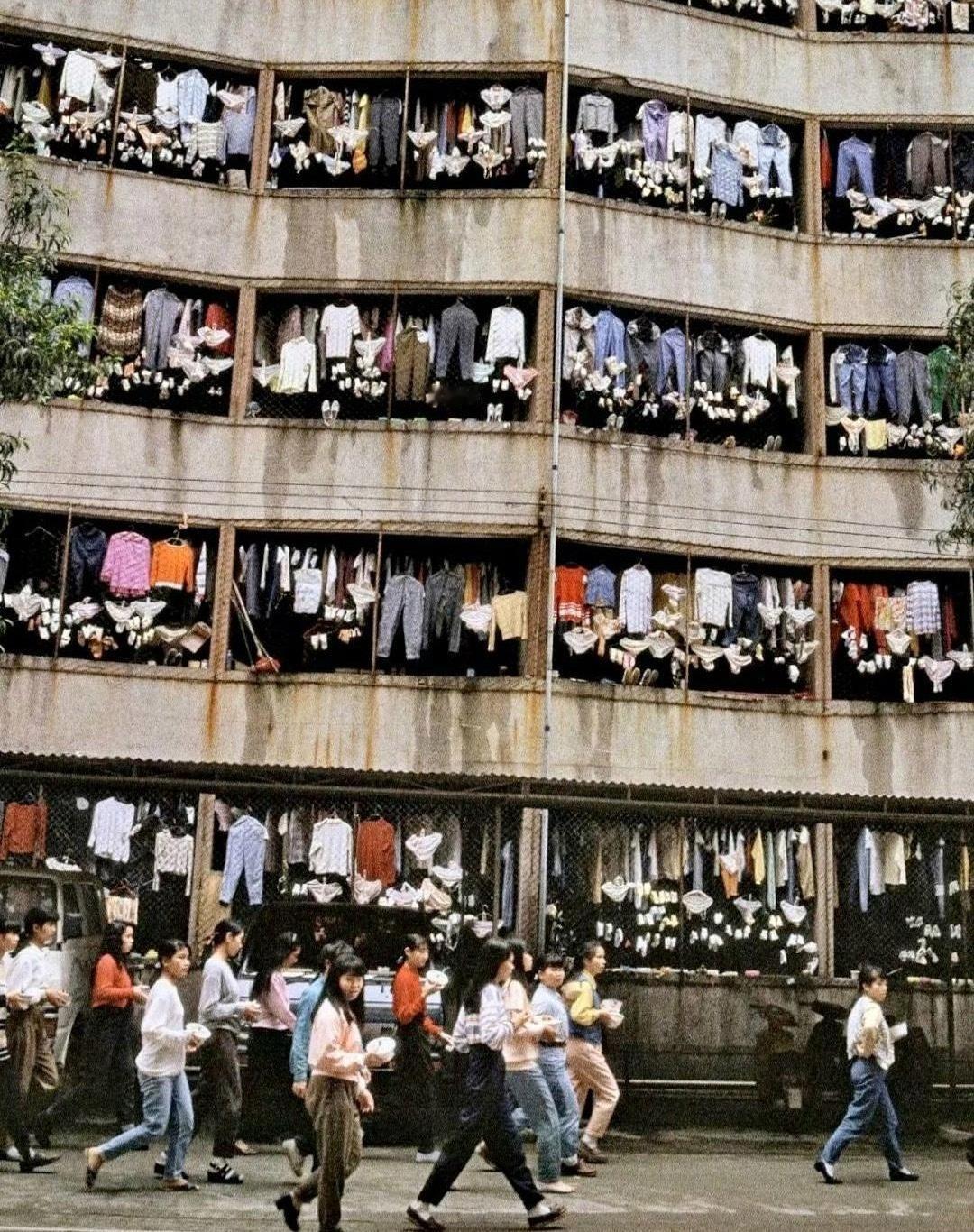 1986年深圳 女工的宿舍楼 