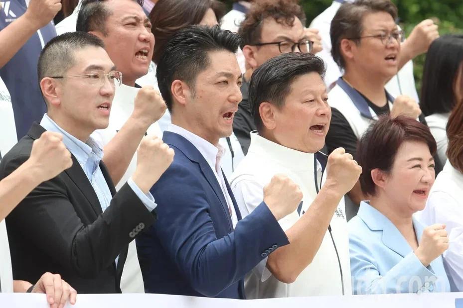 蒋万安、卢秀燕合体，再度要求赖清德道歉卓荣泰下台
台北市长蒋万安、台中市长卢秀燕
