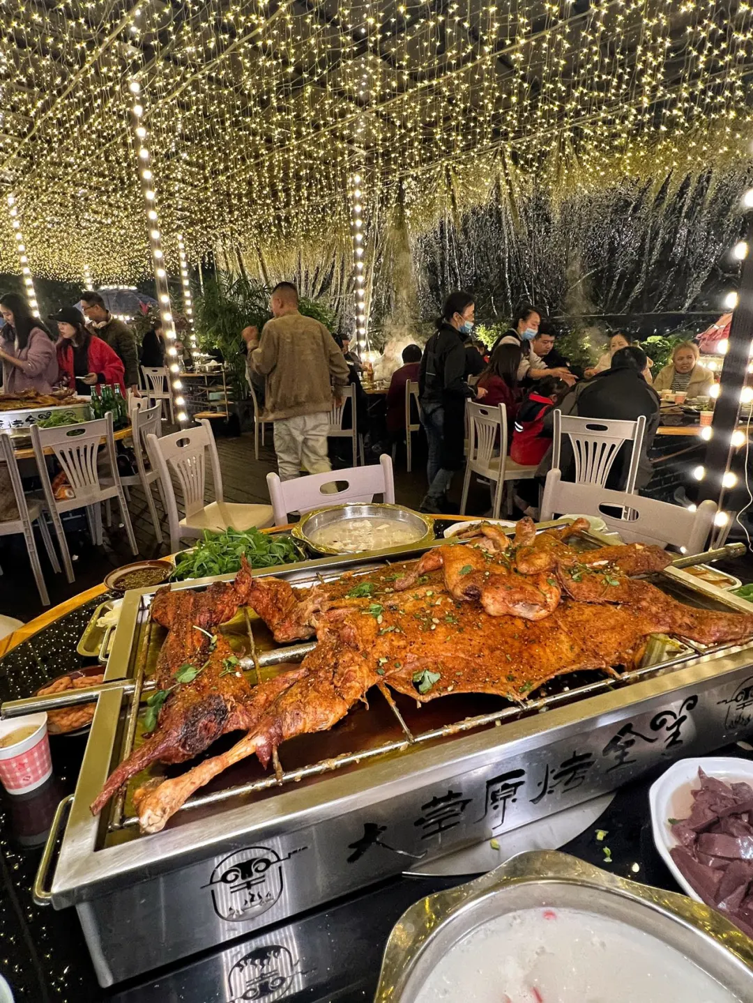 在重庆！！这家店绝对是我吃烤全羊的首选