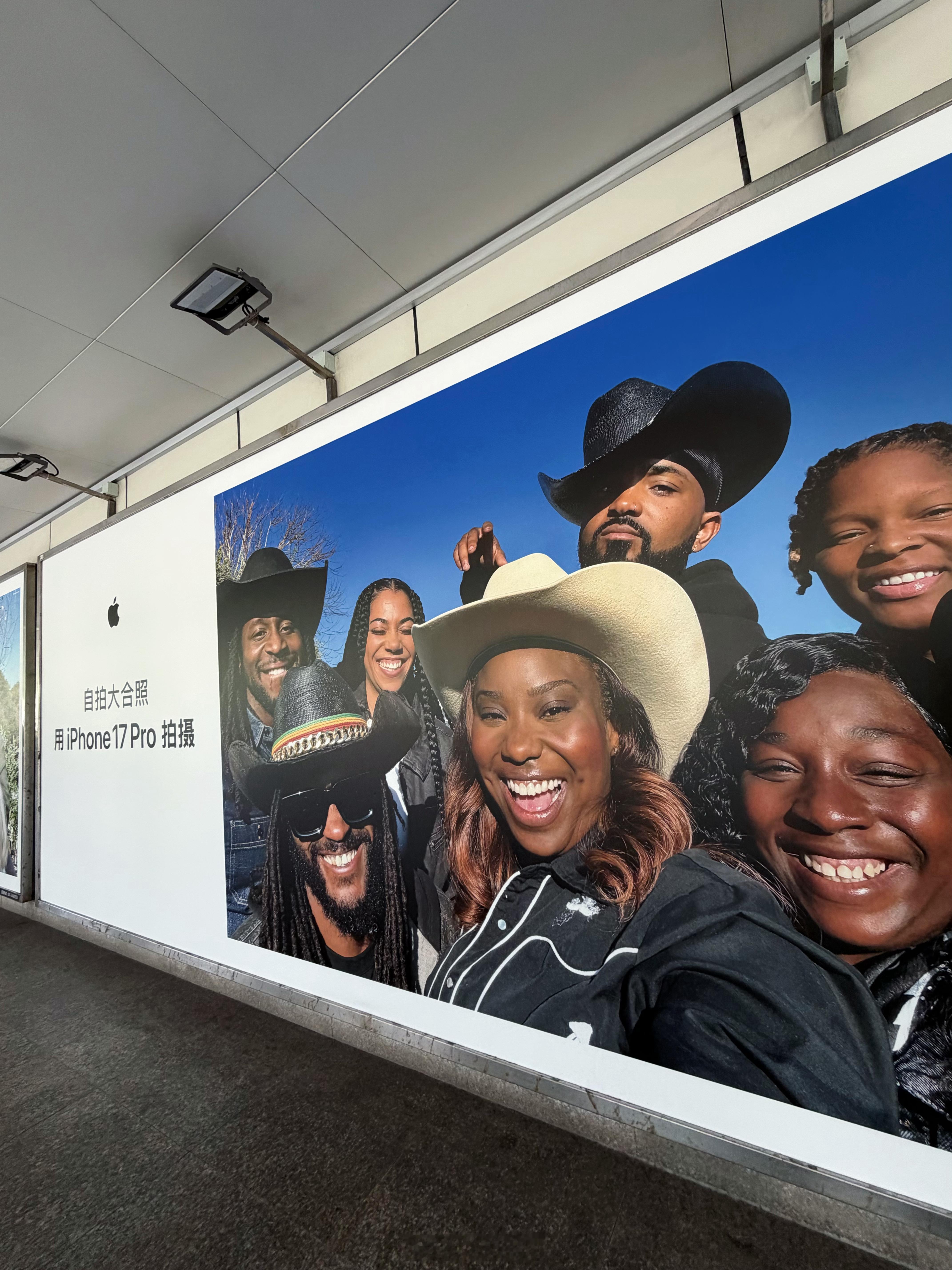 苹果iPhone 17的前置超广角自拍，到今年很多厂商都没抄出来。 