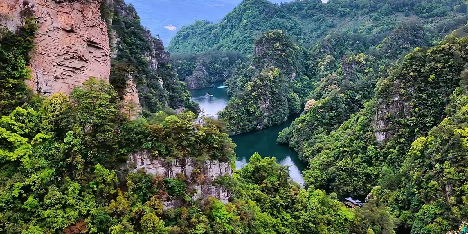 我们已于昨天过去了，只要过好今天，明天自然美丽。有时候只是轻轻一个转身，便与幸福