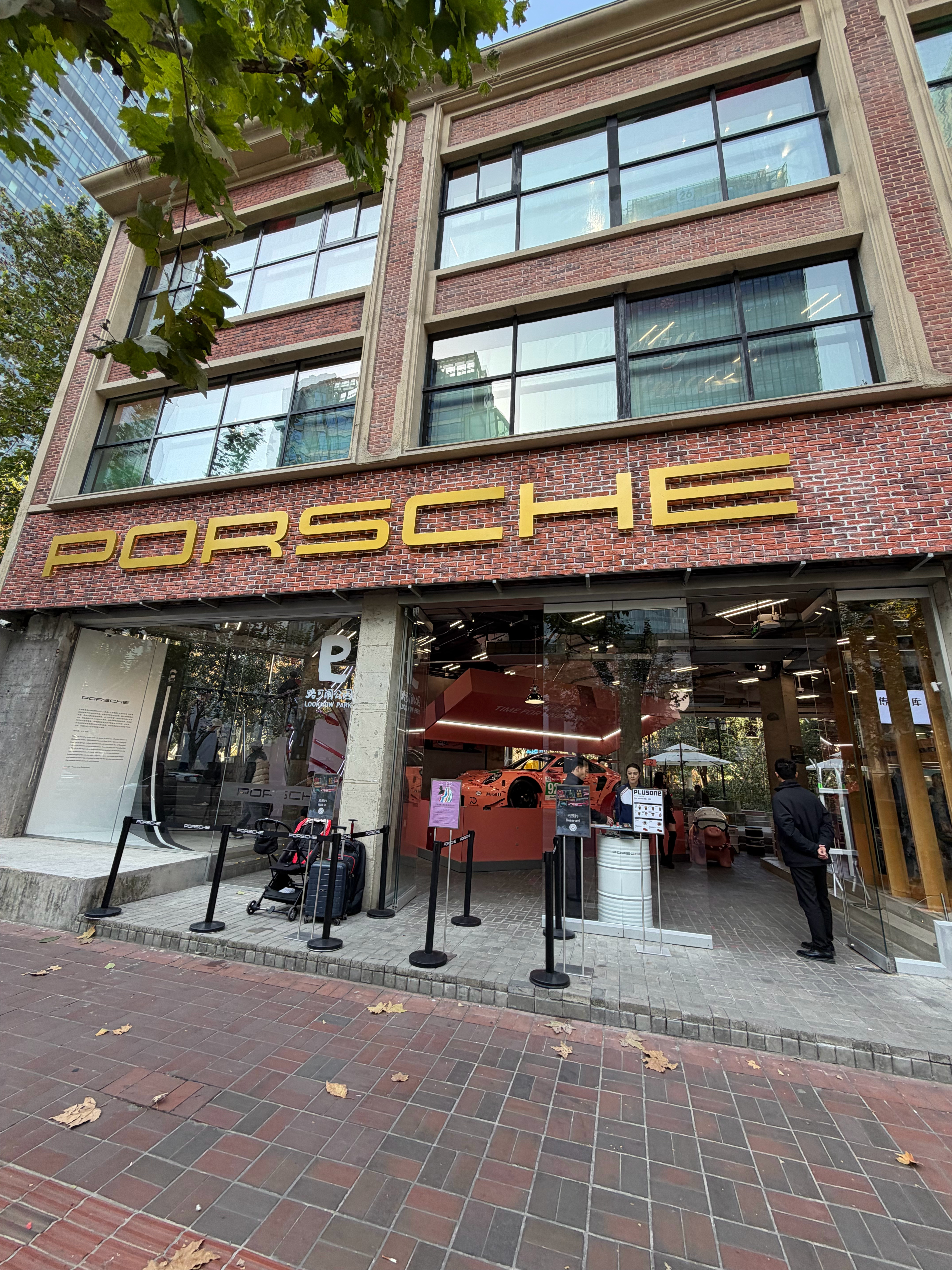 保时捷真的无可替代吗…..今天忘设闹钟，醒来活动已经开始了。直接迟到一小时还好保