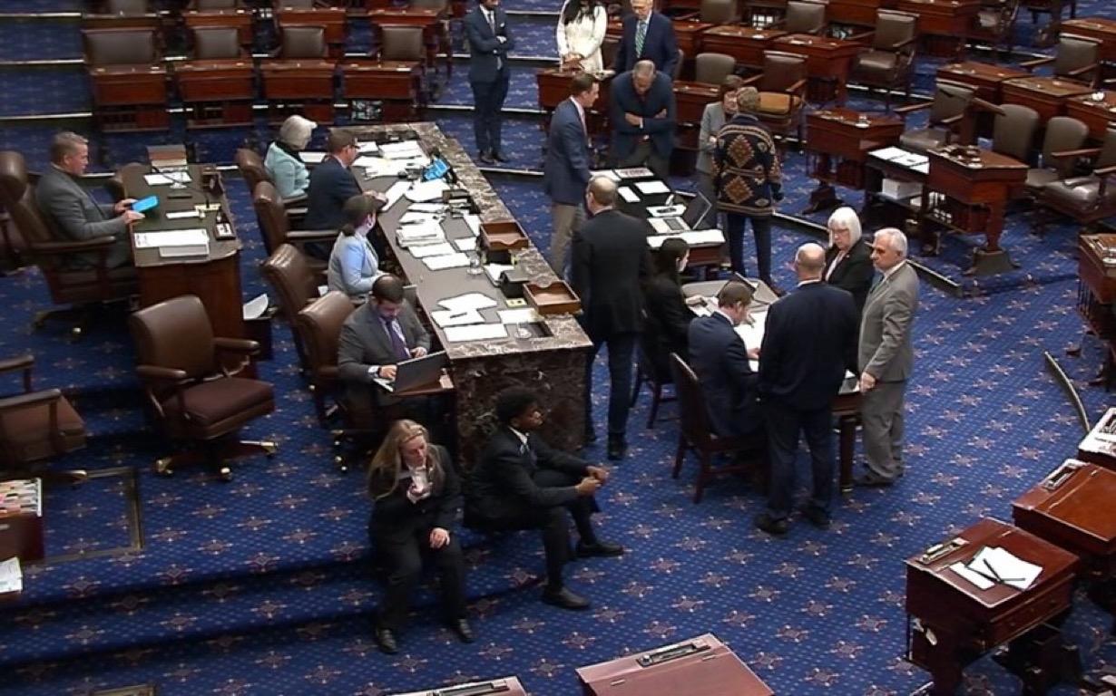 美国参议院通过政府拨款法案，并已提交众议院审议。