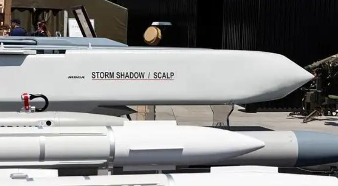 俄乌冲突彻底闹大了！这一次不仅俄乌双方剑拔弩张，连英国也被直接拖下水。

说起来