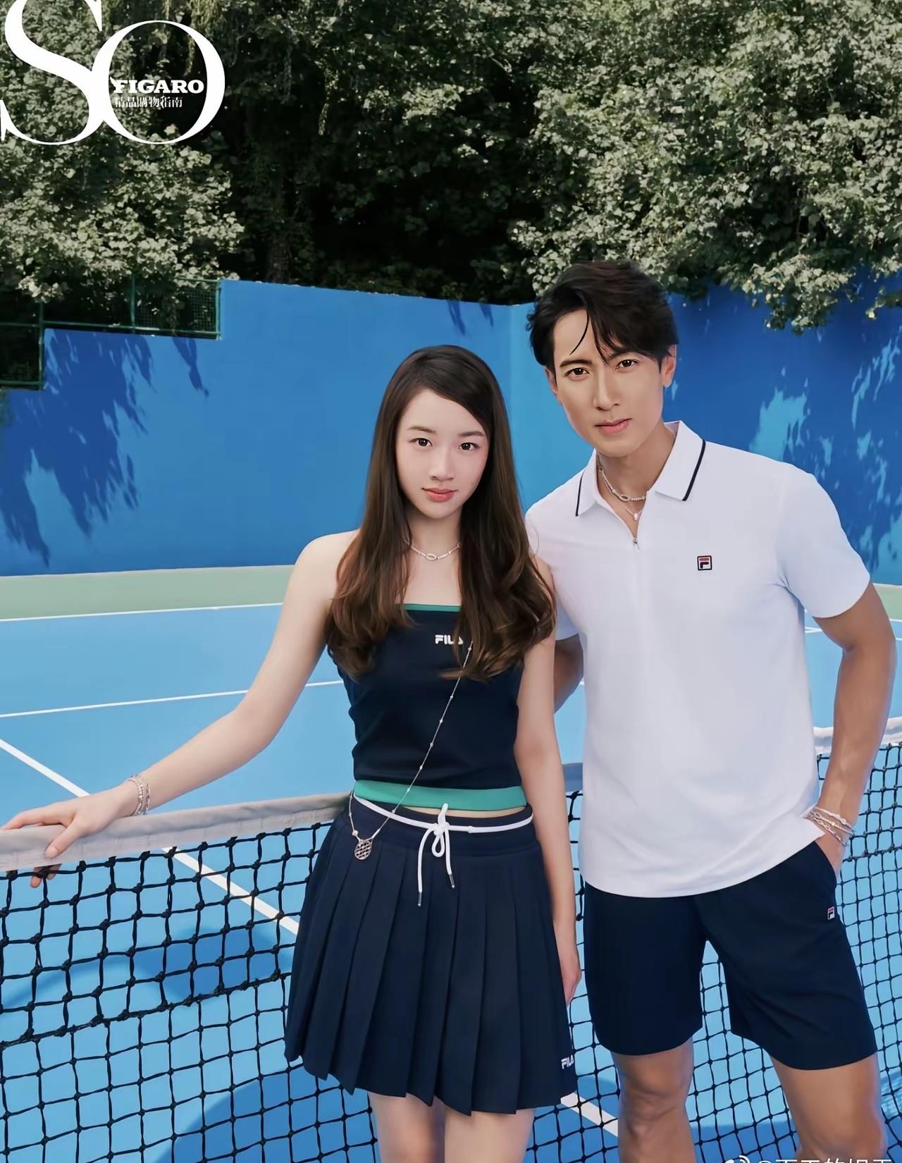 基因这东西真是神奇
不信你看吴尊
他女儿长的很像年轻时的他
​同样的高鼻梁、深眼