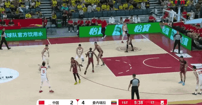 中国男篮在今夏拉练和热身赛里最大的收获或许就是王俊杰，他的防守态度、速率和强度都