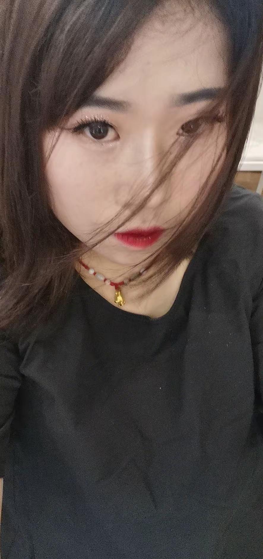 满眼都是你的人才配得上你的余生给所有女生提个醒：别爱那个让你掉眼泪的人要去爱那个