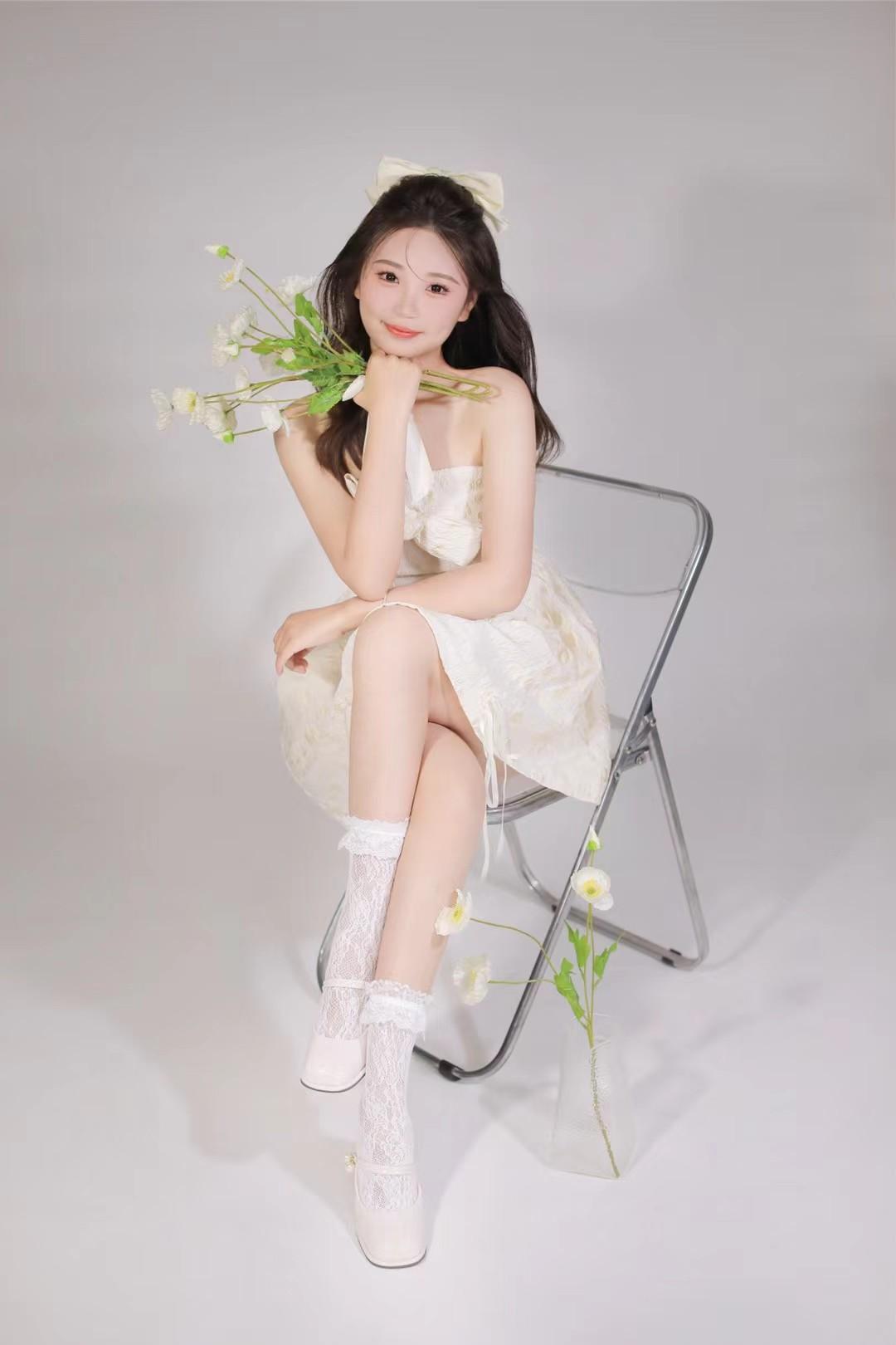 少女摄影|NO.0201期
清纯少女室内写真