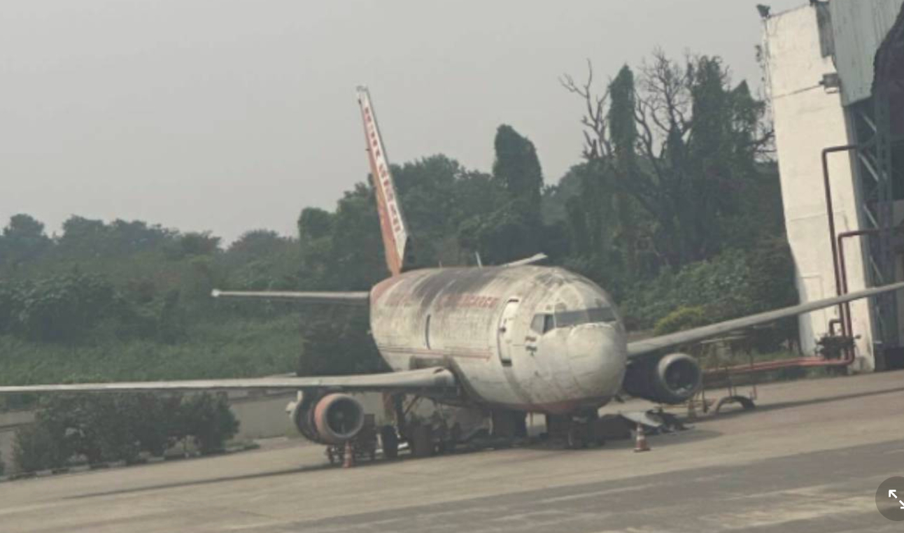 #印度幽灵飞机停在机场13年后被发现#【印度“幽灵飞机”停在机场13年后被发现，