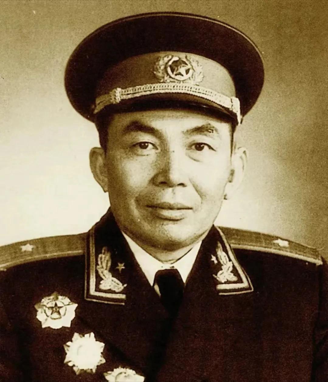 1934年，叛徒杀害红军占据山庙烧杀抢掠，副团长吴林焕趁黑摸上山庙。突然，庙门打