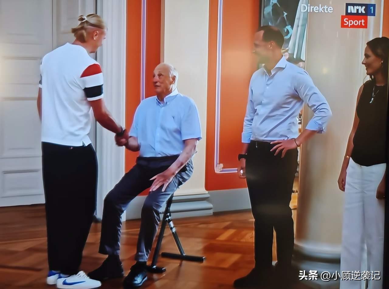 挪威队这排面简直逆天了！

回国路上居然有飞机保驾护航，就像一群超级英雄凯旋。而