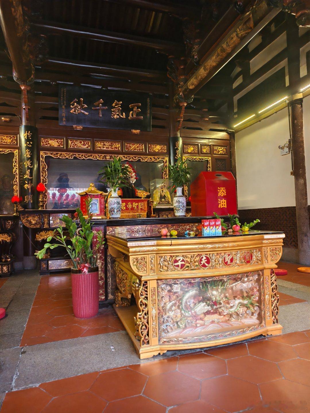 没苦硬吃！大雨中在泉州步行10000步，老城区几个点转了转，整体平和低调，寺院很