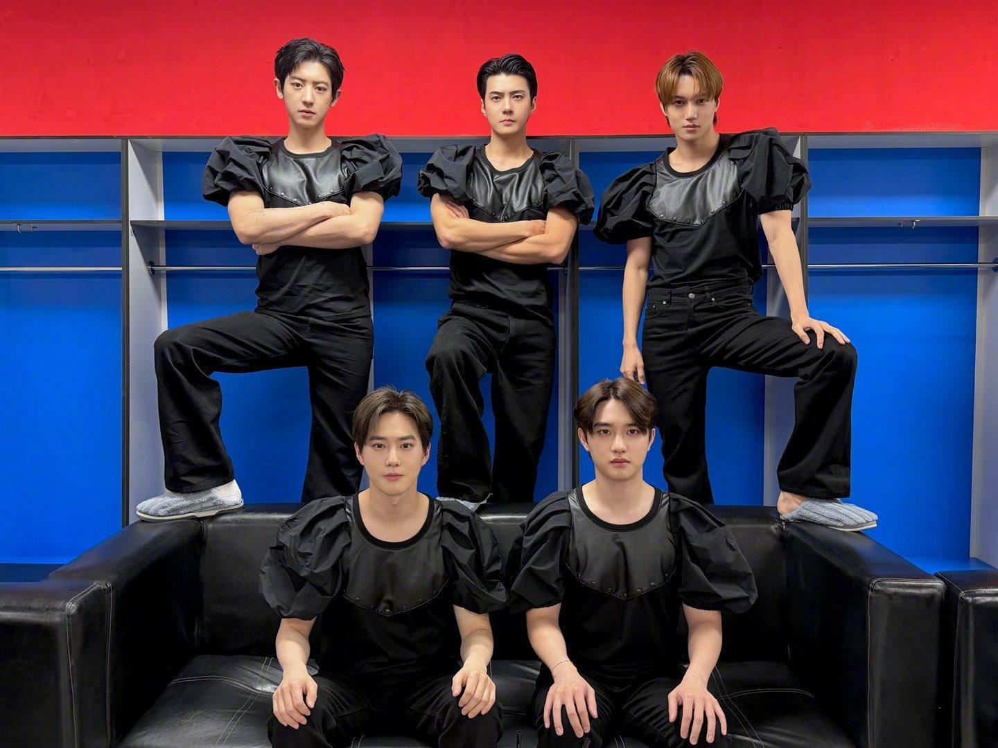 【Twi】EXO官推更新，"𝙏𝙝𝙖𝙣𝙠𝙨 𝙩𝙤 𝙀𝙓𝙊-?