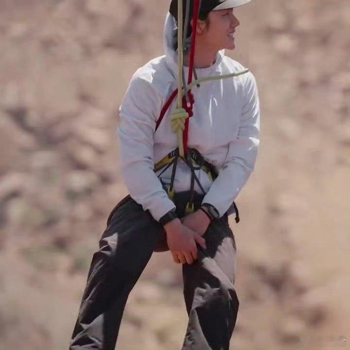 王一博晃动着震颤的绳索王一博晃动着震颤的绳索，人生是狂野啊一博 