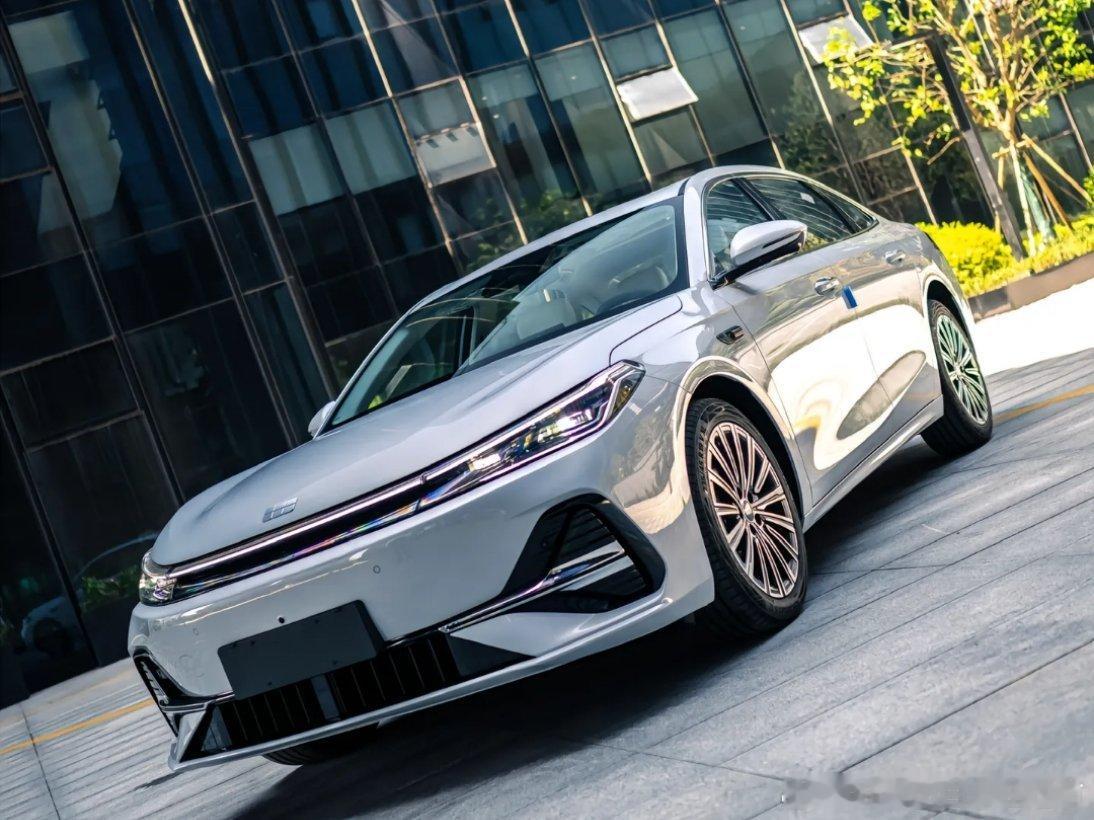 环保与性能双向在线！WLTC综合油耗低至0.9L/100km，日常用电成本超低，