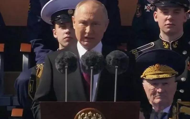 世界大战要来了？莫斯科胜利日红场阅兵，普京：真正战争已爆发！

来源:海峡快讯
