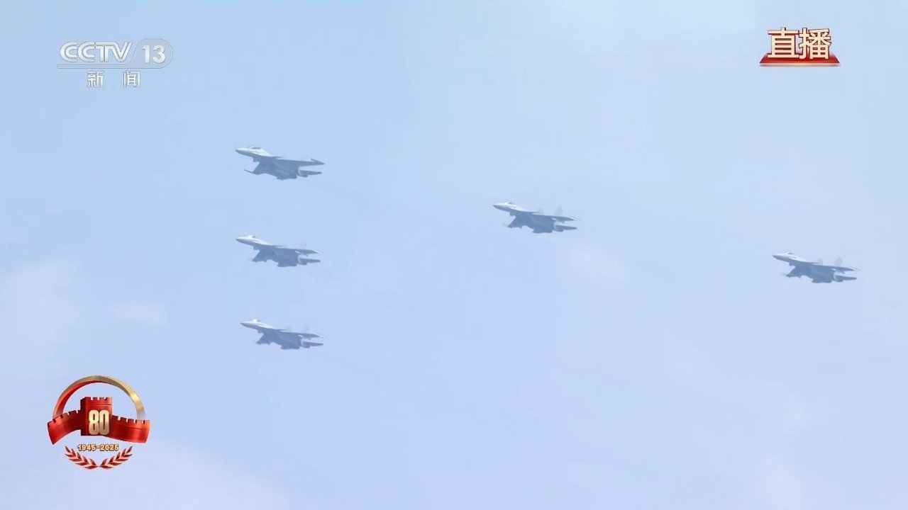 九三盛大阅兵歼15系列来咯 ​​​