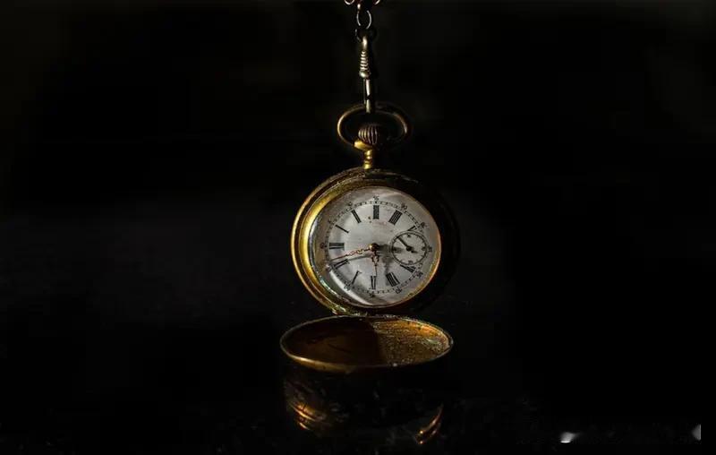 当下，即便金钱已不是最大困扰，人们却仍有空虚感。缺的首先是深度连接，社交媒体让朋