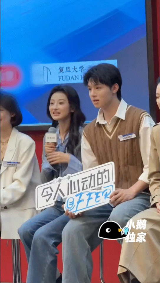 李宇嘉被冯程郎素颜吓到冯程郎颜值本来就能打，被 “斗地主农民” 的形容勾起强烈好