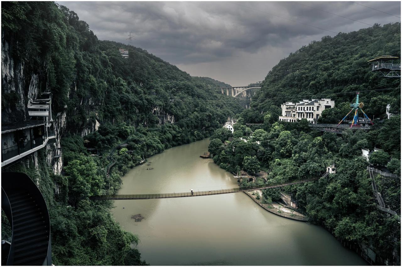 五龙潭东流泉漫溢成景
