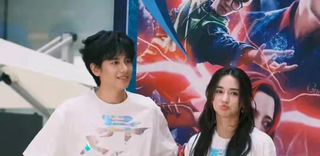 胡先煦和李宛妲没官宣，却先被黑猫出卖。
猫碗、猫砂盆一起出镜，vlog里露了两年