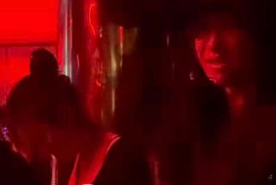 徐明浩在夜店搂美女文俊辉酒店幽会美女曝黄晓明深夜和长发美女去KTV今天的热搜……