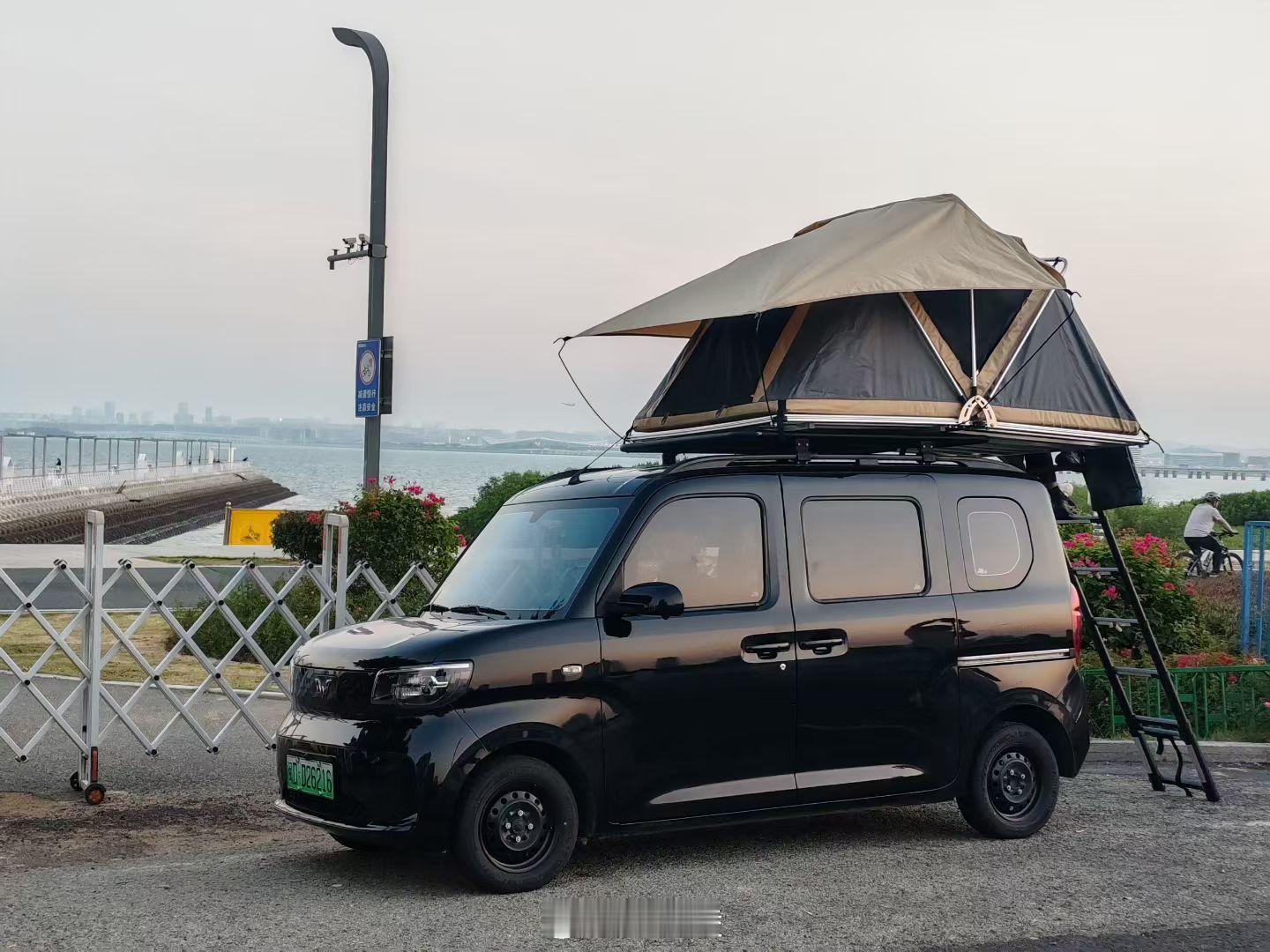 五菱这种体验同价位无敌了，就是之光没有PHEV