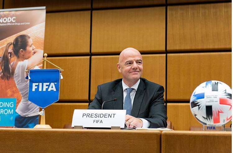 欧足联55个成员协会一致决定：若FIFA推进引资计划，将抵制全部赛事海外新鲜事 