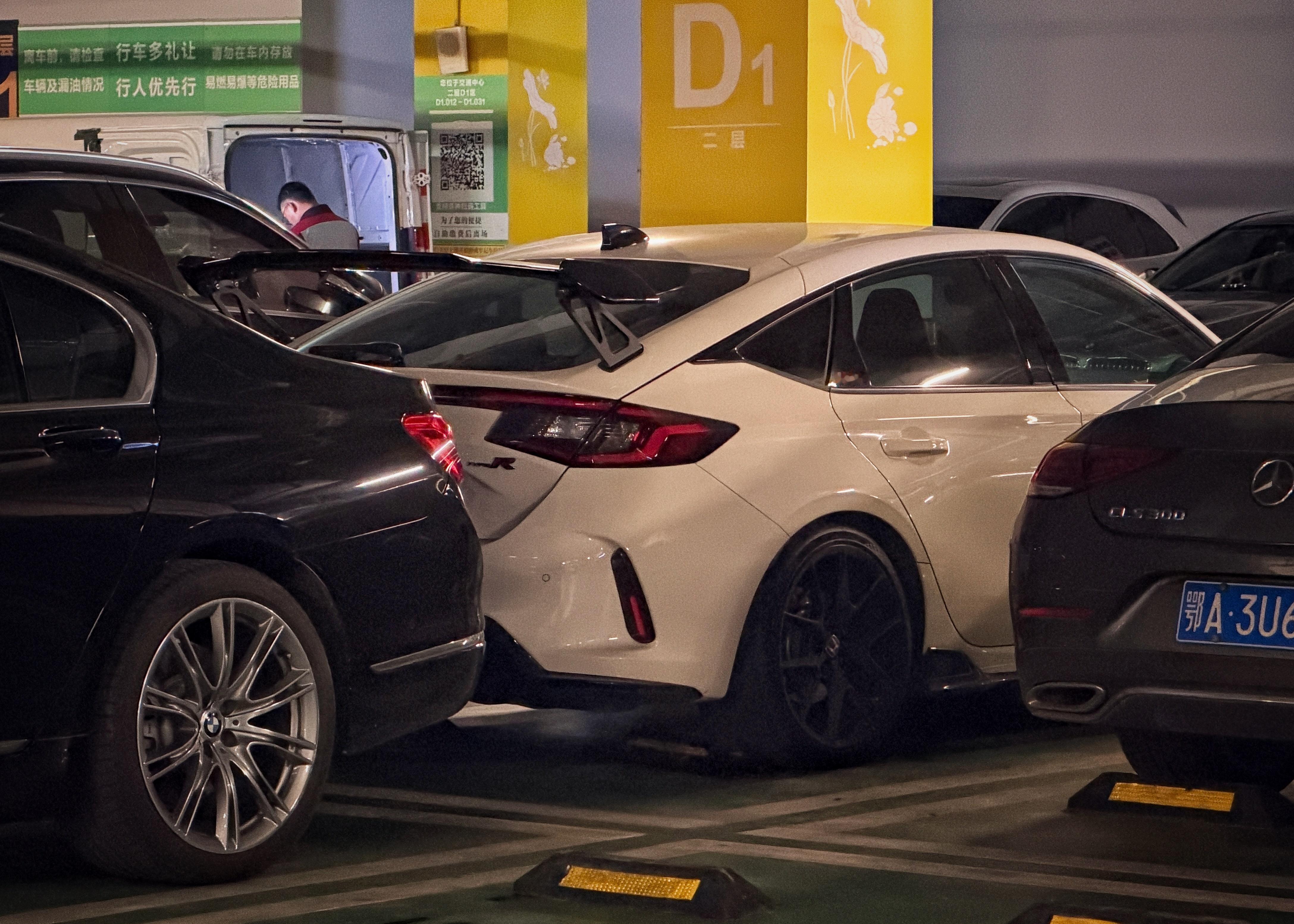 这谁的Type R放机场了？我喜欢您的前唇和尾翼！欣哲频道本田思域typer 武